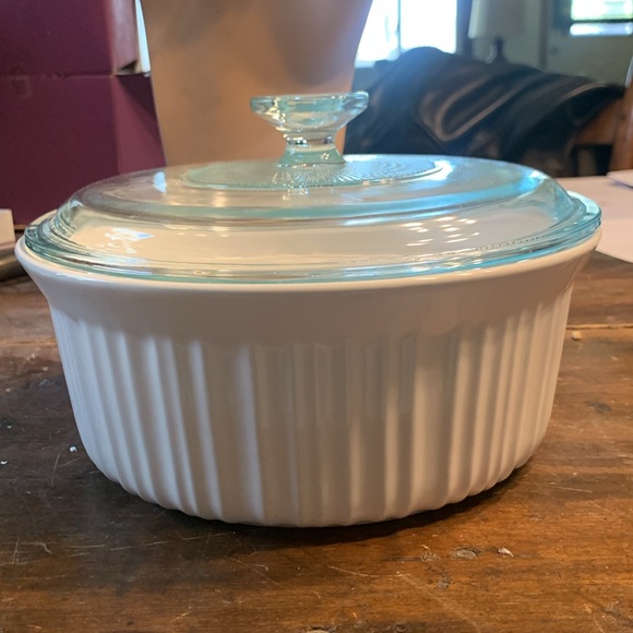 hot bnwot corning-ware french white casserole soufflé dish